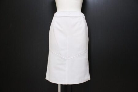 台形型デザインでメリハリコーデが完成｜クレージュのスカートを買取しました