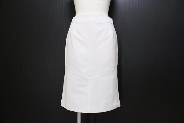 台形型デザインでメリハリコーデが完成｜クレージュのスカートを買取しました