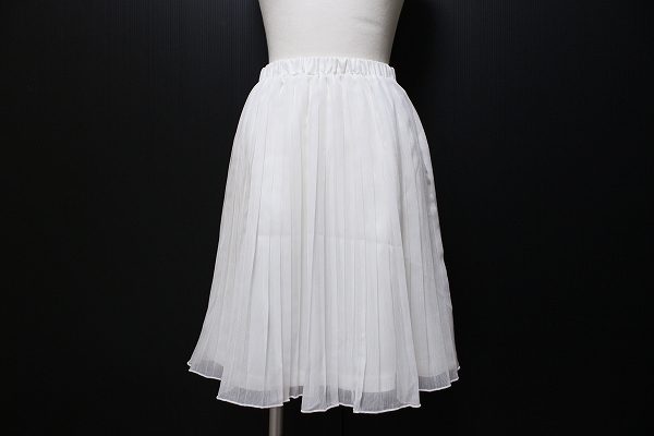 衣替えで出た不用服一気に買取!レストローズのスカートを買取いたしました