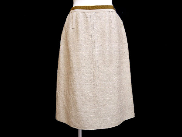 シルク混で素材にもこだわった一枚 エトロ  ツイードスカートを買取しました