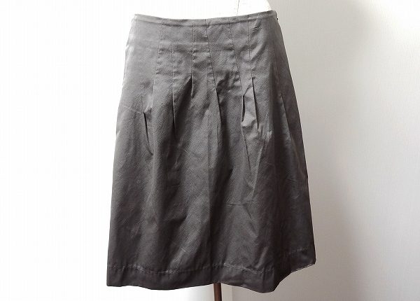 深みあるブラウンでシックなコーデが完成！アンテプリマのスカートを買取しました