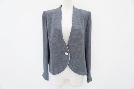 聡明さを感じさせるクールなデザイン ジバンシィのジャケットを買取しました
