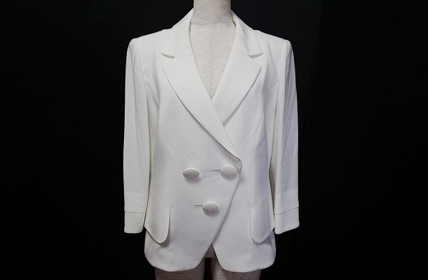 旬顔に着替えるならお洋服リサイクルを活用しましょう！ピエールカルダンのジャケットを買取いたしました