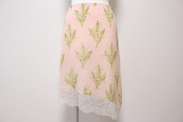 品のある雰囲気でしっとりと決まる｜アンナモリナーリ スカートを買取しました