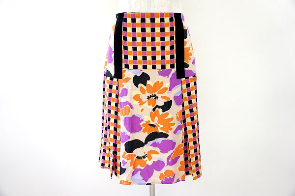 シンプルなトップスにも合わせたい！エトロのオレンジ チェックスカートを買取しました