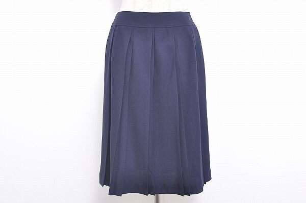 適度なプリーツでスタイリッシュに｜クレージュのプリーツスカートを買取しました