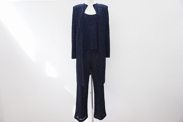 クールさを演出しながら暖かさも感じられる！セントジョンのニット スカートスーツ セットアップを買取しました