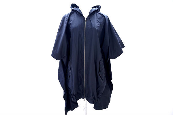 運動時にもおすすめ！ダナキャランのポンチョを買取しました