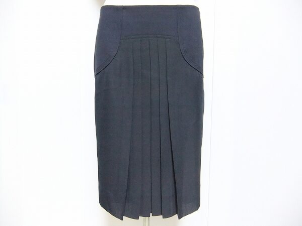 上品すぎるプリーツがポイント|アイシービーのスカートを買取しました