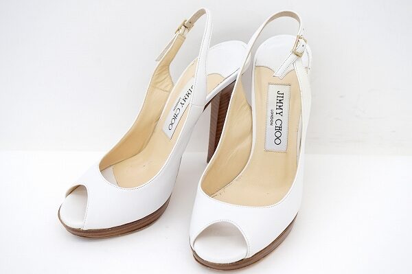 上品さと軽やかさを出すならこの1足！ジミーチュウ のサンダルを買取しました
