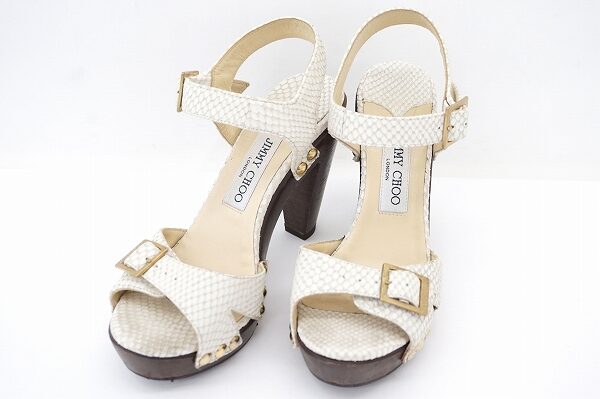 涼し気な印象は足元から｜ジミーチュウのサンダルを買取しました