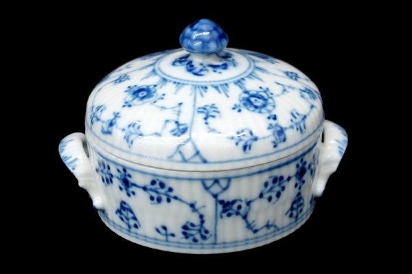 シンプルな中にも上品さがある ロイヤルコペンハーゲンの小物入れを買取しました