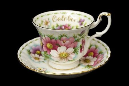特別な一杯が完成｜ロイヤルアルバート カップ＆ソーサー 10月 コスモスを買取しました