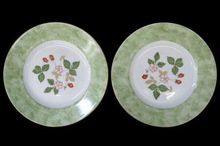 緑×苺柄のバランスが可愛い｜ウェッジウッドのお皿2枚組を買取しました