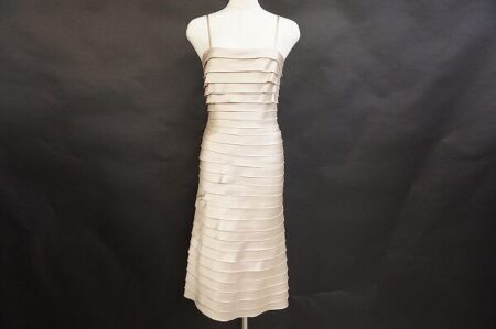 フォーマルドレス買取大歓迎、BCBGマックスアズリアのドレスを買取いたしました