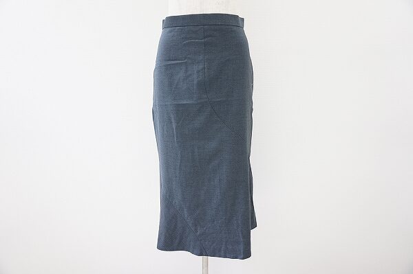 ボディラインを強調しおしとやかさをプラス｜ヴィヴィアンウエストウッドのグレースカートを買取しました