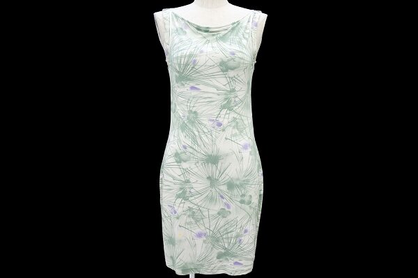 くびれも美しく演出｜ヴェルサーチクラシック ワンピースを買取しました