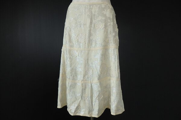 ひらりと漂うレースが上品なダナキャランのスカートを買取しました