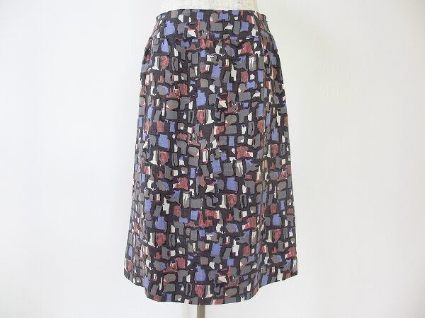 斬新で鮮やかな柄が素敵なミラショーン ブルーレーベル スカートを買取しました
