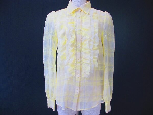 温かみ溢れる黄色が素敵なロイスクレヨンのシャツブラウスを買取しました