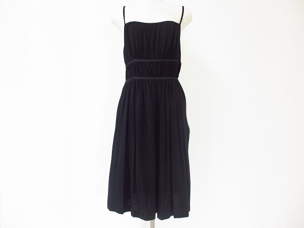 すっきりと大人な女性に仕上がる バーニーズニューヨークのワンピースを買取しました