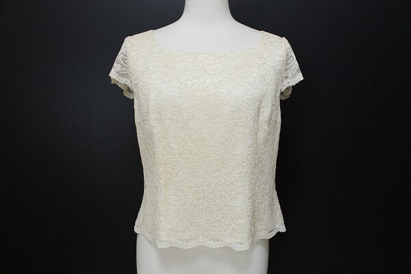 ほんのり優しいアイボリーが安らぎを与えてくれるフランコフェラーロのカットソーを買取しました