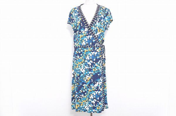 Vネックですっきりと！BCBGマックスアズリア ワンピース を買取しました