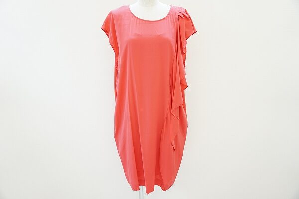 顔映りを彩る色味に注目 ダナキャランニューヨークのワンピースを買取しました