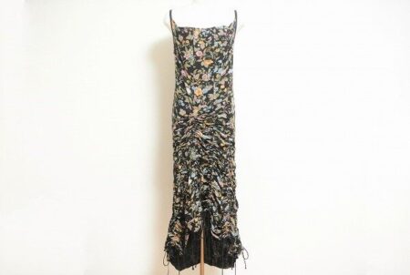 無料で気軽に買取査定いたします、トゥーオーフォーセブンワンワントゥーオーのワンピースを買取いたしました