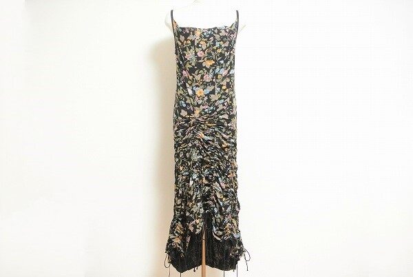 無料で気軽に買取査定いたします、トゥーオーフォーセブンワンワントゥーオーのワンピースを買取いたしました