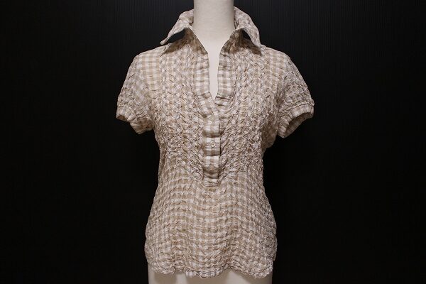 しっかり襟が上品さを際立ててくれる キャサリンハーネルのシャツブラウスを買取しました