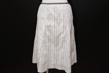 さわやかさもアップし清潔感が際立つキャサリンハーネルのスカートを買取しました