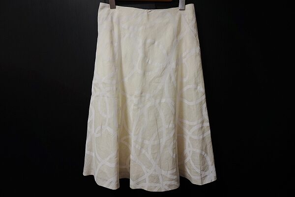 さりげない模様が品格の良さを演出してくれるアニオナのスカートを買取しました