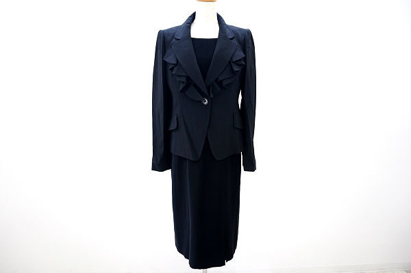 品の良さを強調できる｜ベラ 銀座マギーのワンピーススーツを買取しました