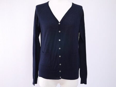 締まりのある雰囲気が嬉しい ダナキャランのカーディガンを買取しました