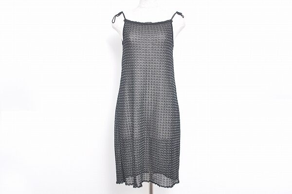 ニットならではの柔らかみと上品さを兼ね備えたタバサのニットワンピースを買取しました