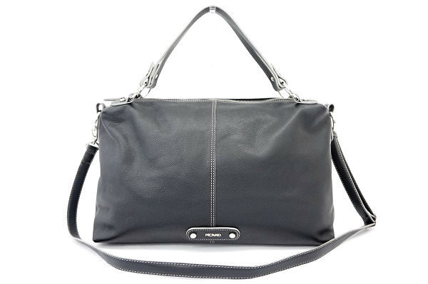 経験・知識豊富な査定士が、ピカードのバッグを買取いたしました