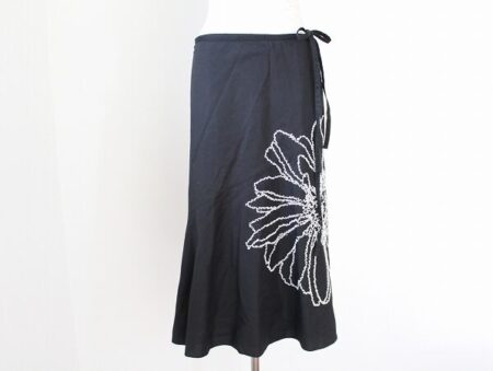 ビーズのお花がエレガント ダナキャランのスカートを買取しました