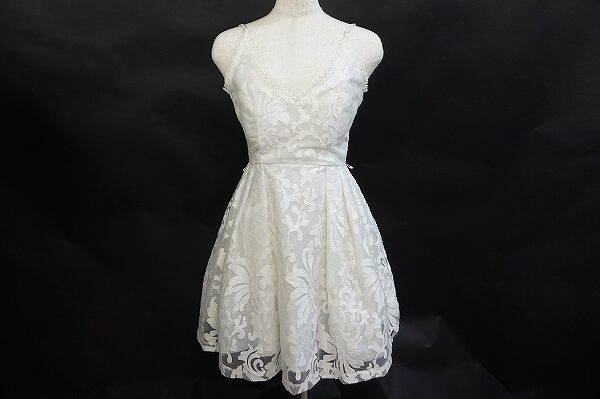 小柄さんは注目のXSサイズ リナシメントのレースワンピースを買取しました