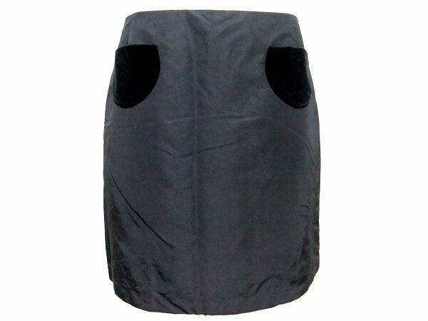 全体を引き締めてくれる嬉しいアイテム ポールカのミニスカートを買取しました