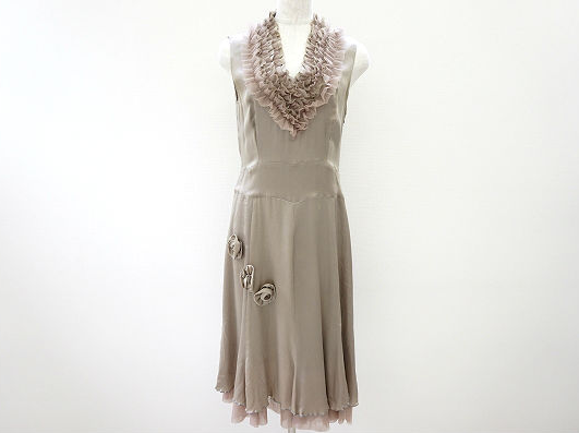 シルクとチュールが華やかな大人ワンピ!アニヴェルセルの買取ならアクイール