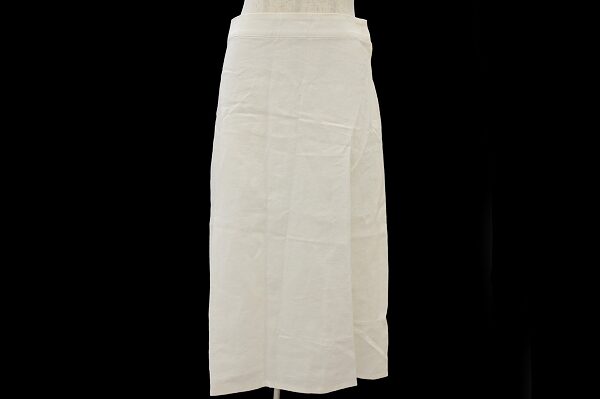 優しい雰囲気に仕立ててくれる｜イントゥーカ スカートを買取しました