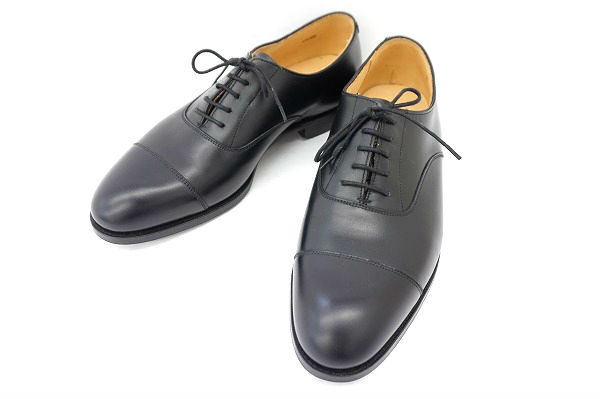 すっきりしたデザインがポイント｜ロイドフットウェアのシューズを買取しました