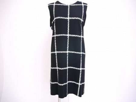 可憐ながらも落ちつきある女性へ！オスクレンのワンピースを買取しました