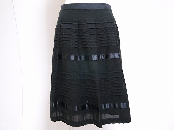 トゥービーシックのスカートを出張買取にて買取しました｜上品な広がり