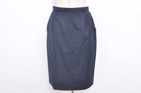 断捨離したらアクイールへご連絡を！J.プレスのスカートを買取いたしました