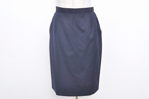 断捨離したらアクイールへご連絡を!J.プレスのスカートを買取いたしました