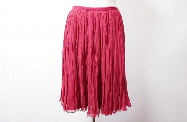 ドゥロワーのボルドー色スカートを買取しました｜テンションも上がる1枚！