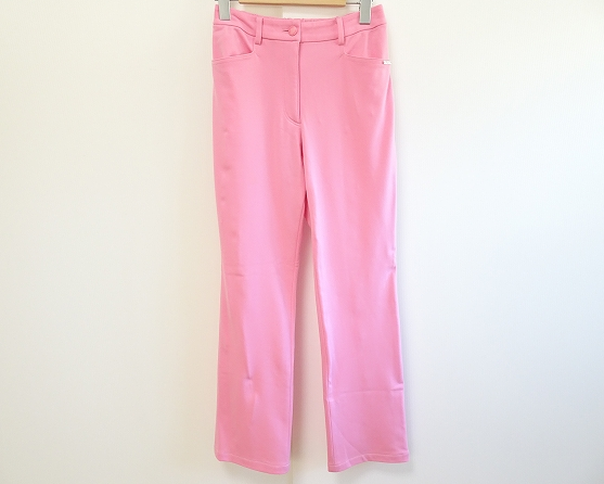 やる気が自然と出てきそうなレオナールスポーツのストレートパンツ