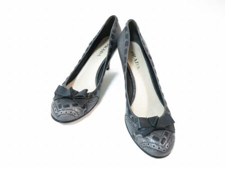 シンプルリボンで可愛さもプラス｜プラダのパンプスを買取しました